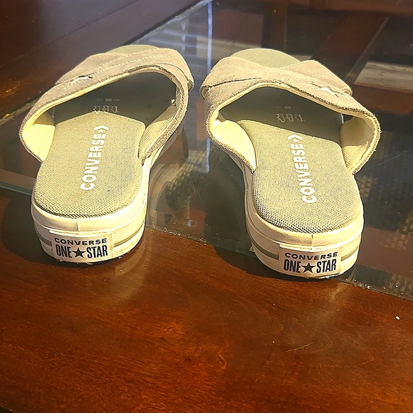 Converse slides - Picture 3 of 9